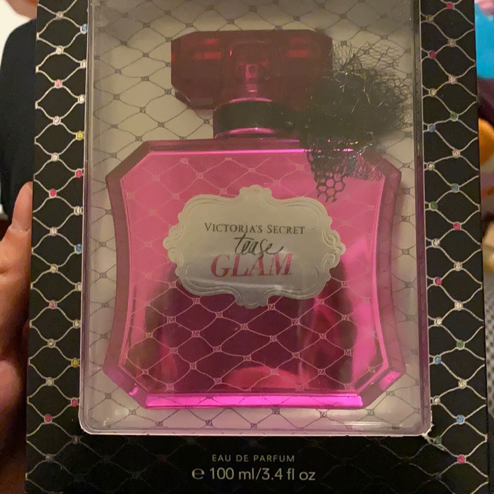 Victoria’s Secret tease glam perfume